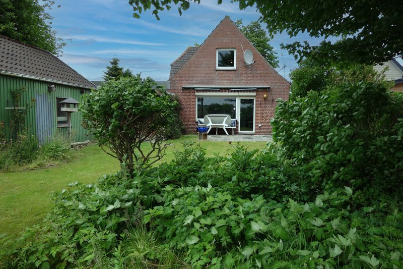 Dauerwohnsitz oder Ferienobjekt an der Nordseeküste.
Großz. EFH mit ELW, Garage u. Werkstatt